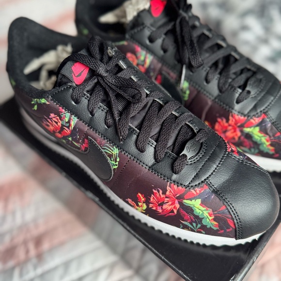 Nike Black and Red Floral Men’s Sneakers - Picture 1 of 5